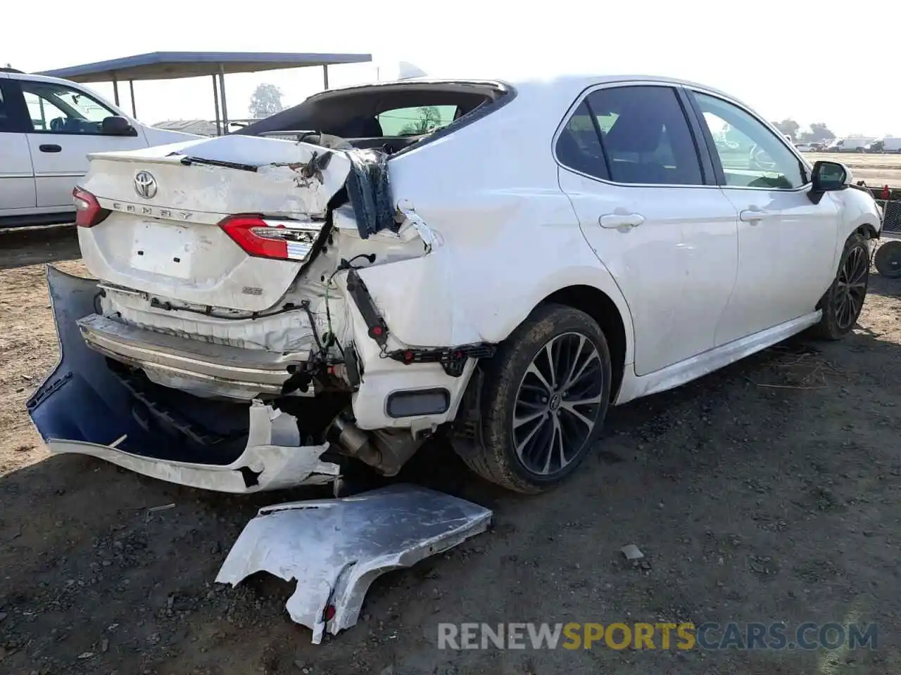 4 Photograph of a damaged car 4T1M11AK1LU341811 TOYOTA CAMRY 2020