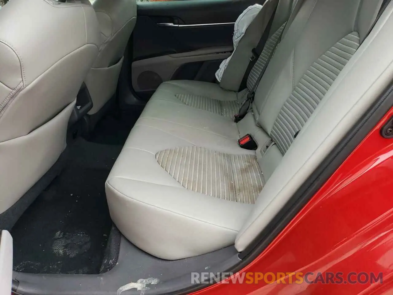 10 Photograph of a damaged car 4T1M11AK1LU375862 TOYOTA CAMRY 2020