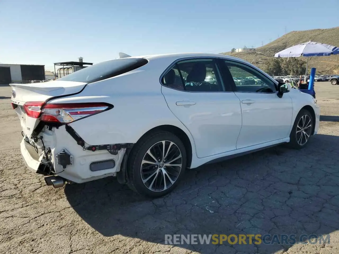 3 Photograph of a damaged car 4T1M11AK1LU400422 TOYOTA CAMRY 2020