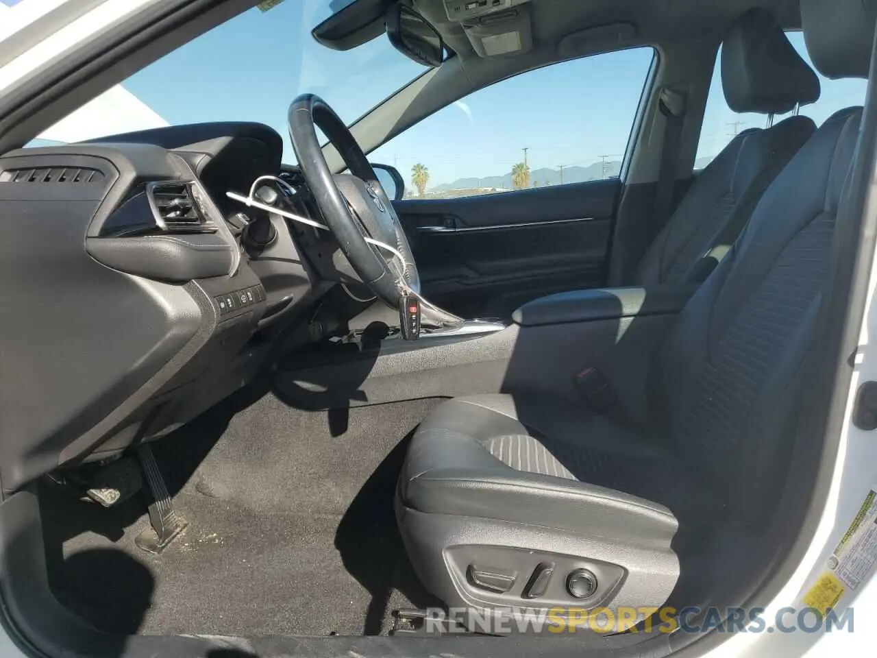 7 Photograph of a damaged car 4T1M11AK1LU400422 TOYOTA CAMRY 2020