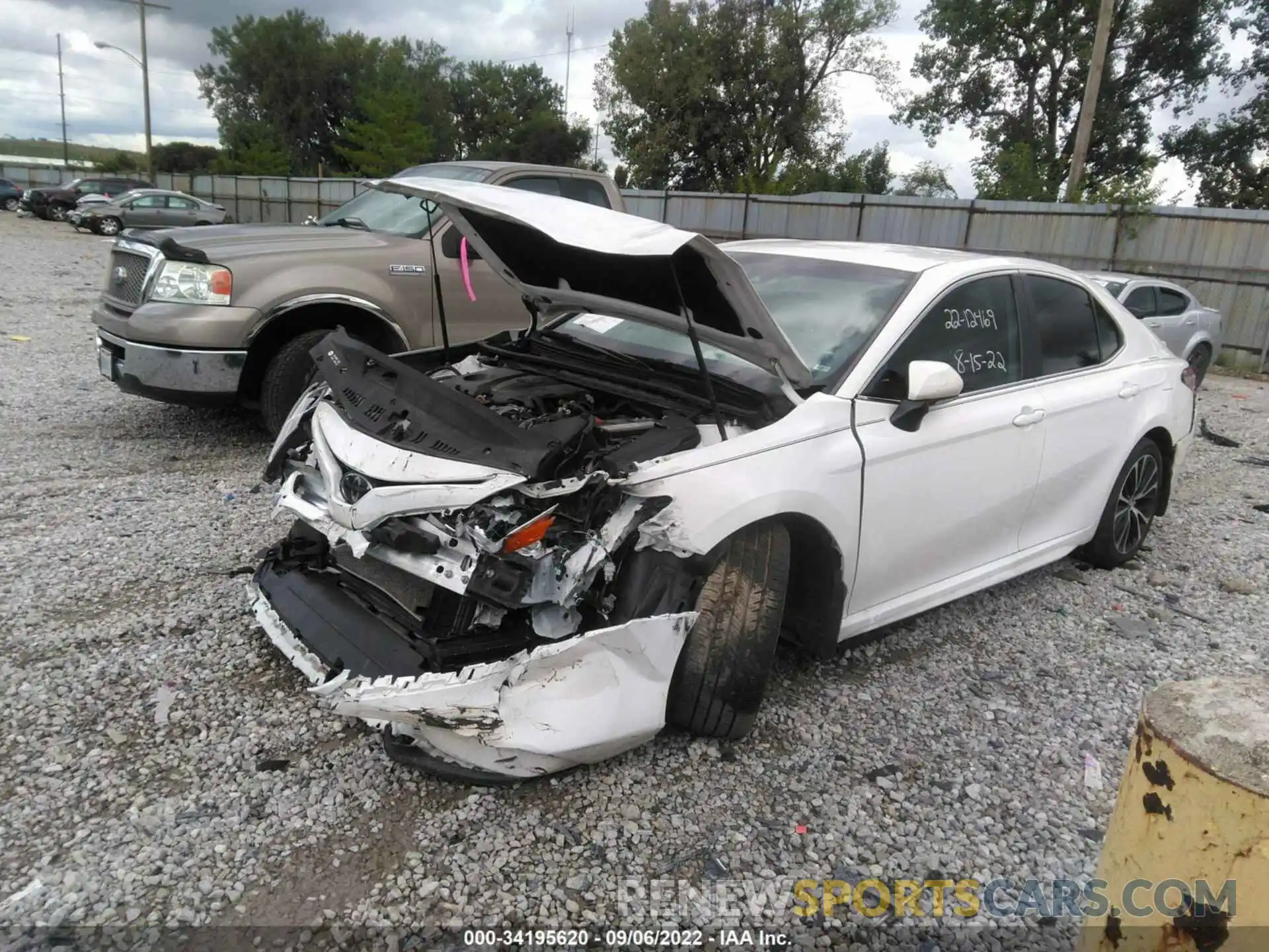 2 Photograph of a damaged car 4T1M11AK1LU866562 TOYOTA CAMRY 2020