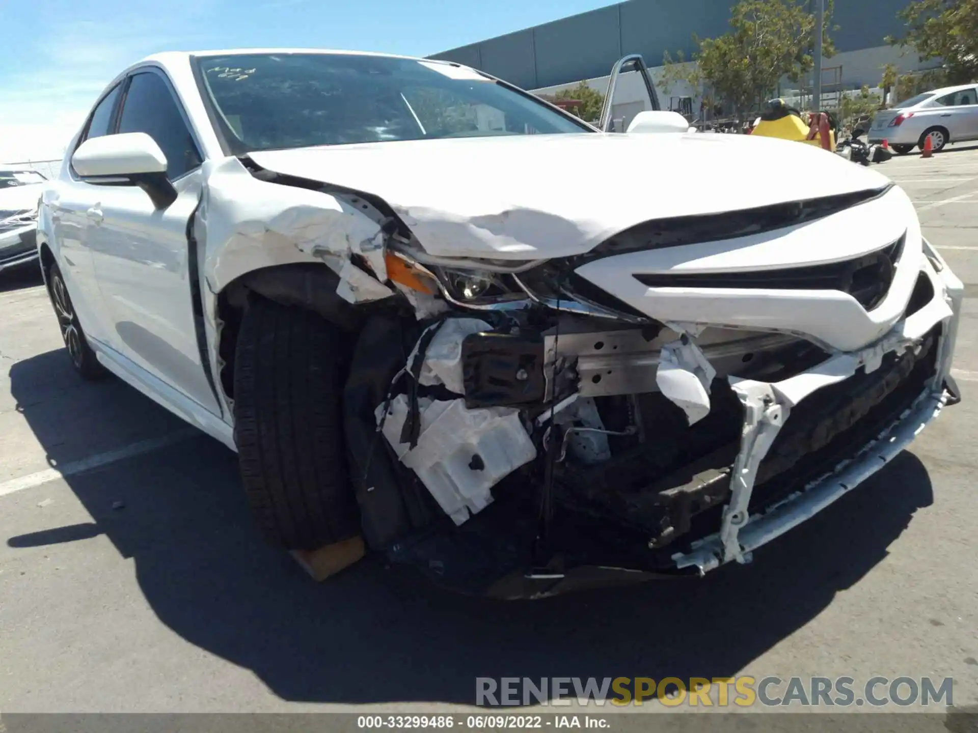 6 Photograph of a damaged car 4T1M11AK1LU932463 TOYOTA CAMRY 2020