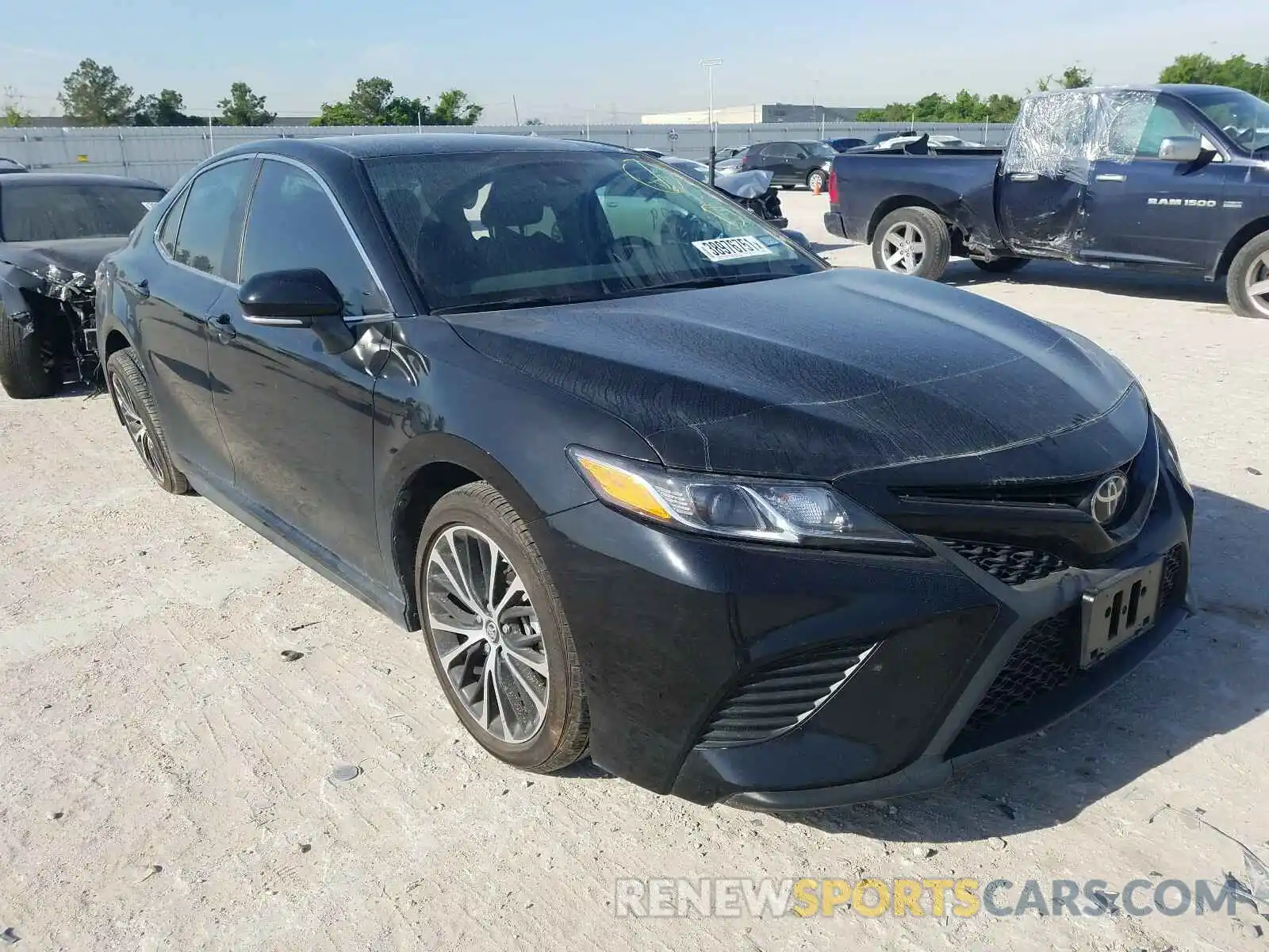 1 Photograph of a damaged car 4T1M11AK2LU321101 TOYOTA CAMRY 2020