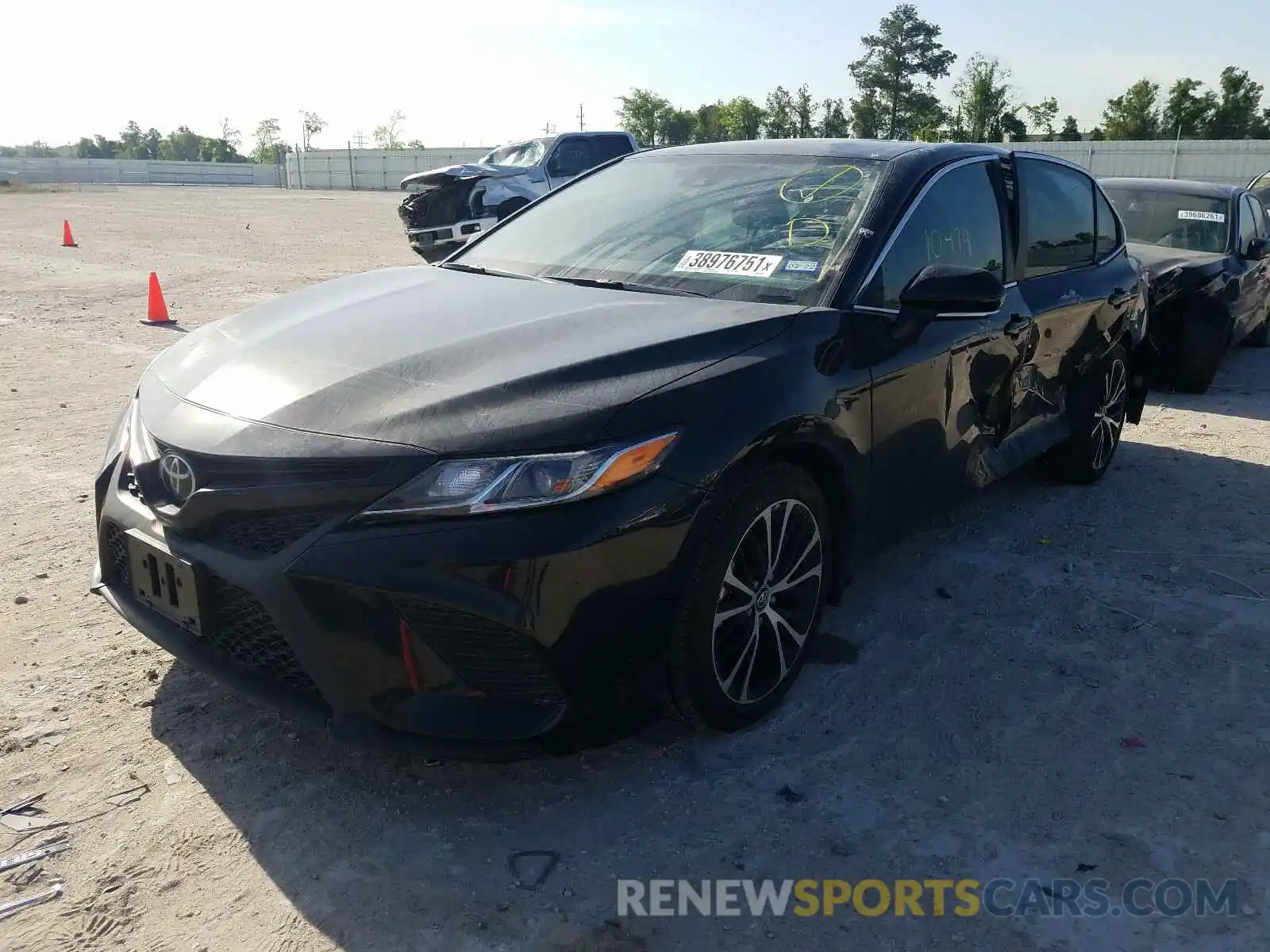 2 Photograph of a damaged car 4T1M11AK2LU321101 TOYOTA CAMRY 2020