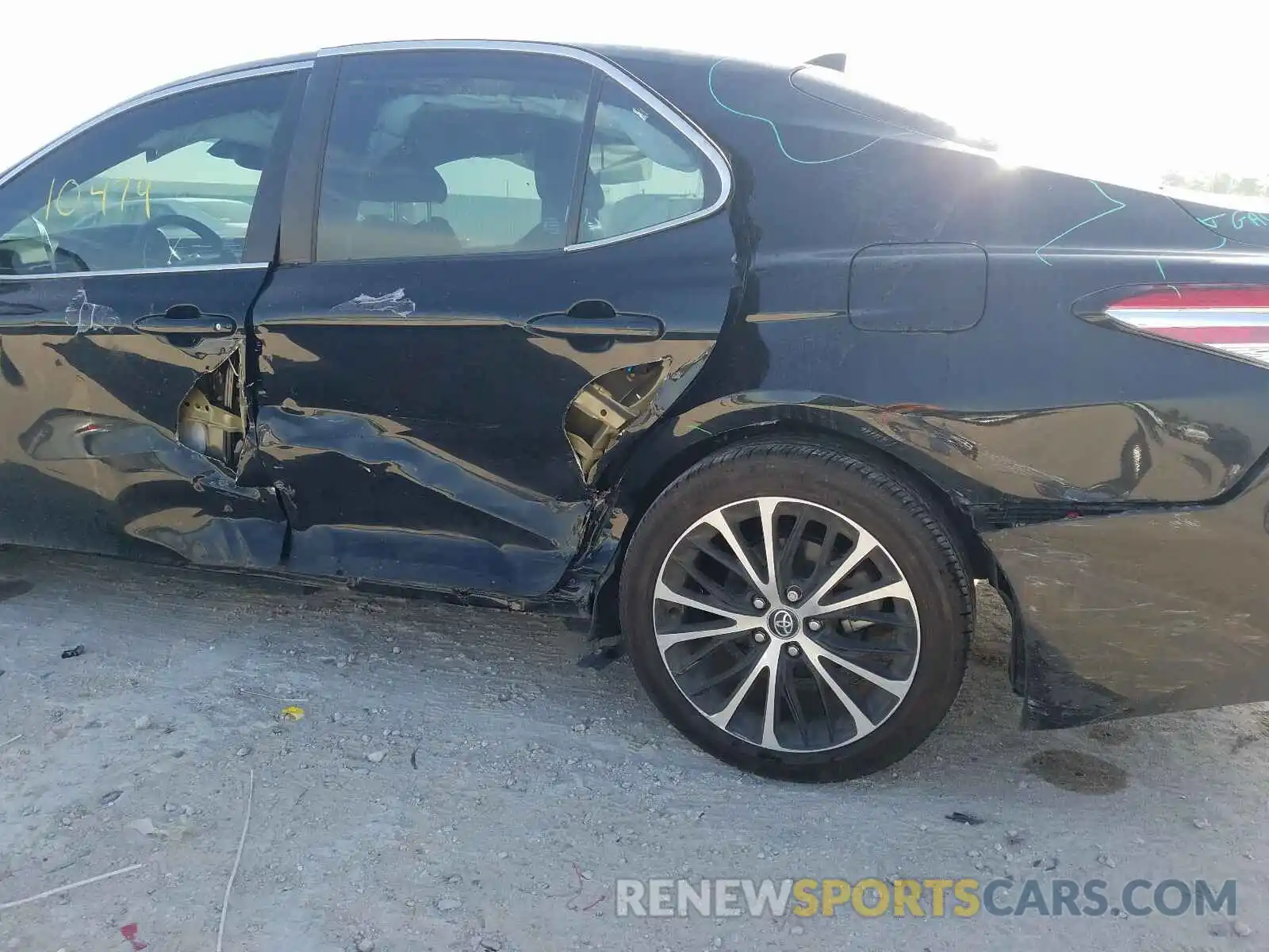 9 Photograph of a damaged car 4T1M11AK2LU321101 TOYOTA CAMRY 2020