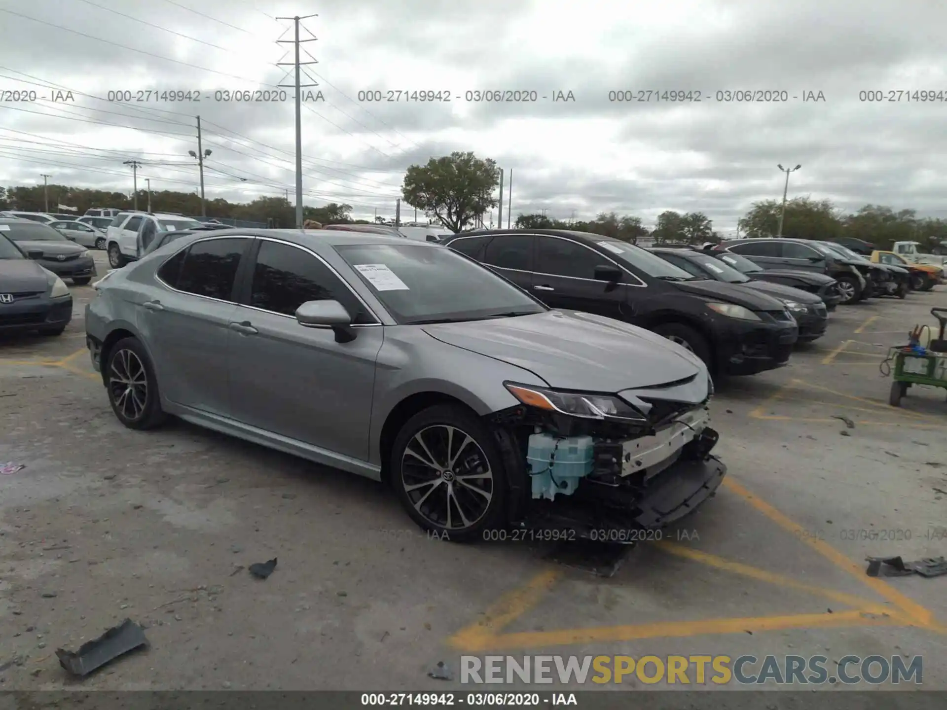 1 Photograph of a damaged car 4T1M11AK2LU321485 TOYOTA CAMRY 2020