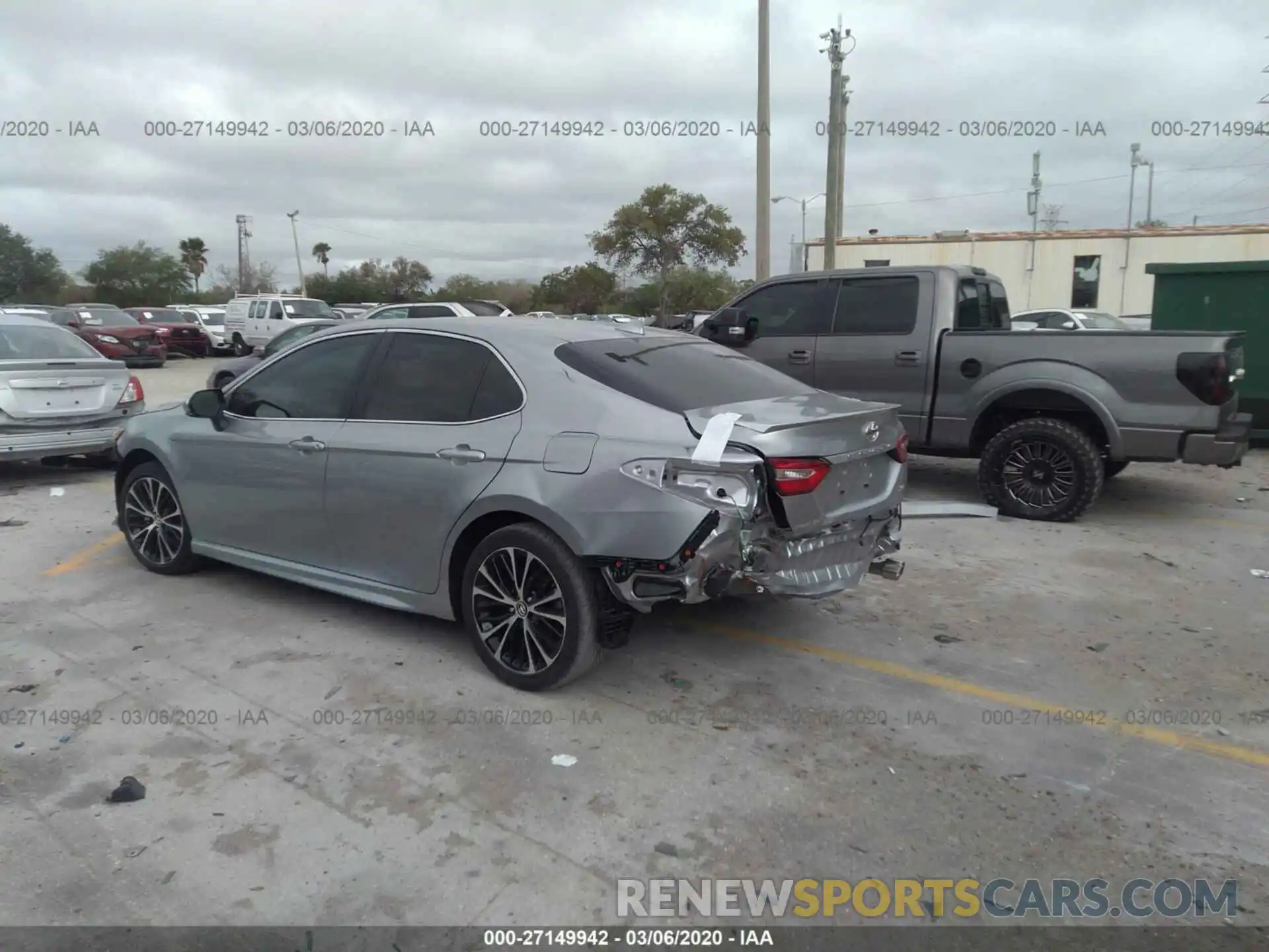 3 Photograph of a damaged car 4T1M11AK2LU321485 TOYOTA CAMRY 2020