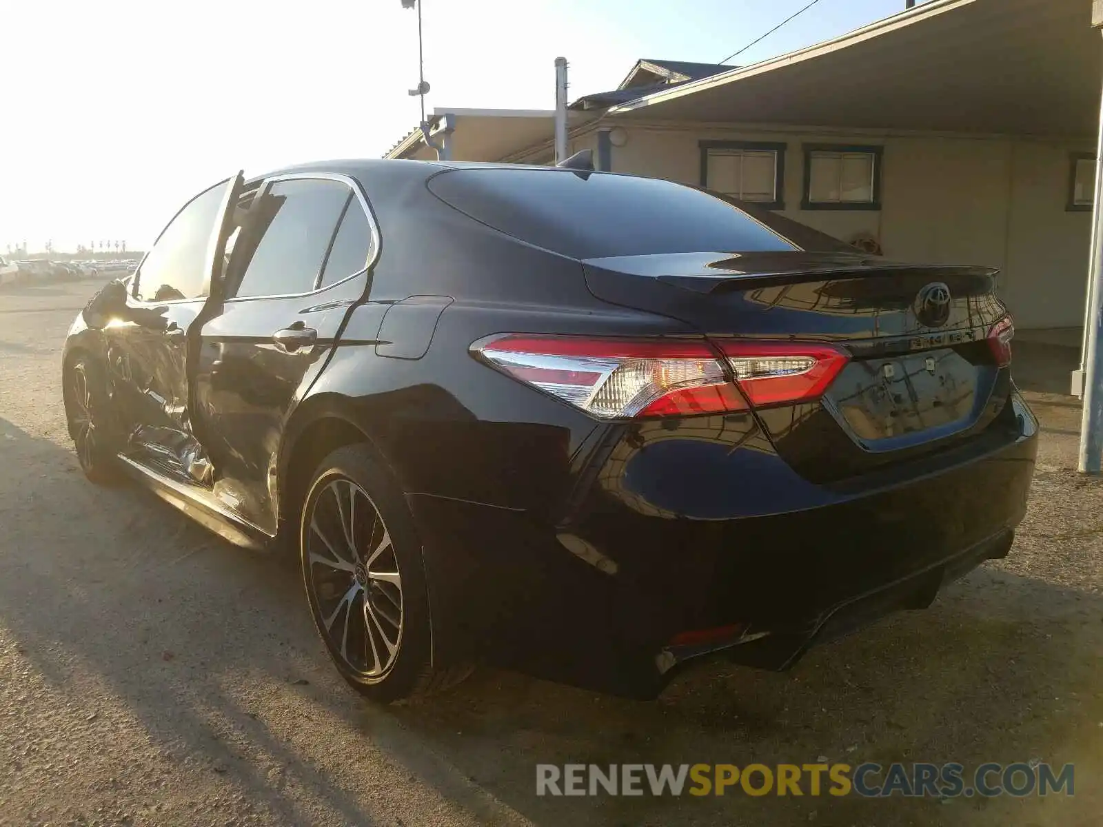 3 Photograph of a damaged car 4T1M11AK2LU358150 TOYOTA CAMRY 2020