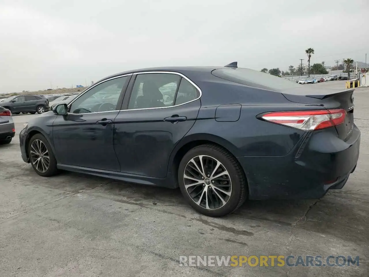 2 Photograph of a damaged car 4T1M11AK2LU862598 TOYOTA CAMRY 2020