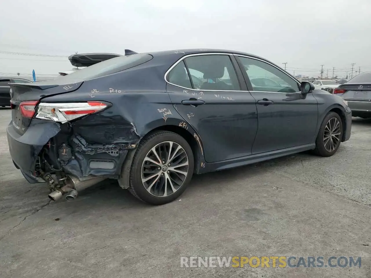 3 Photograph of a damaged car 4T1M11AK2LU862598 TOYOTA CAMRY 2020