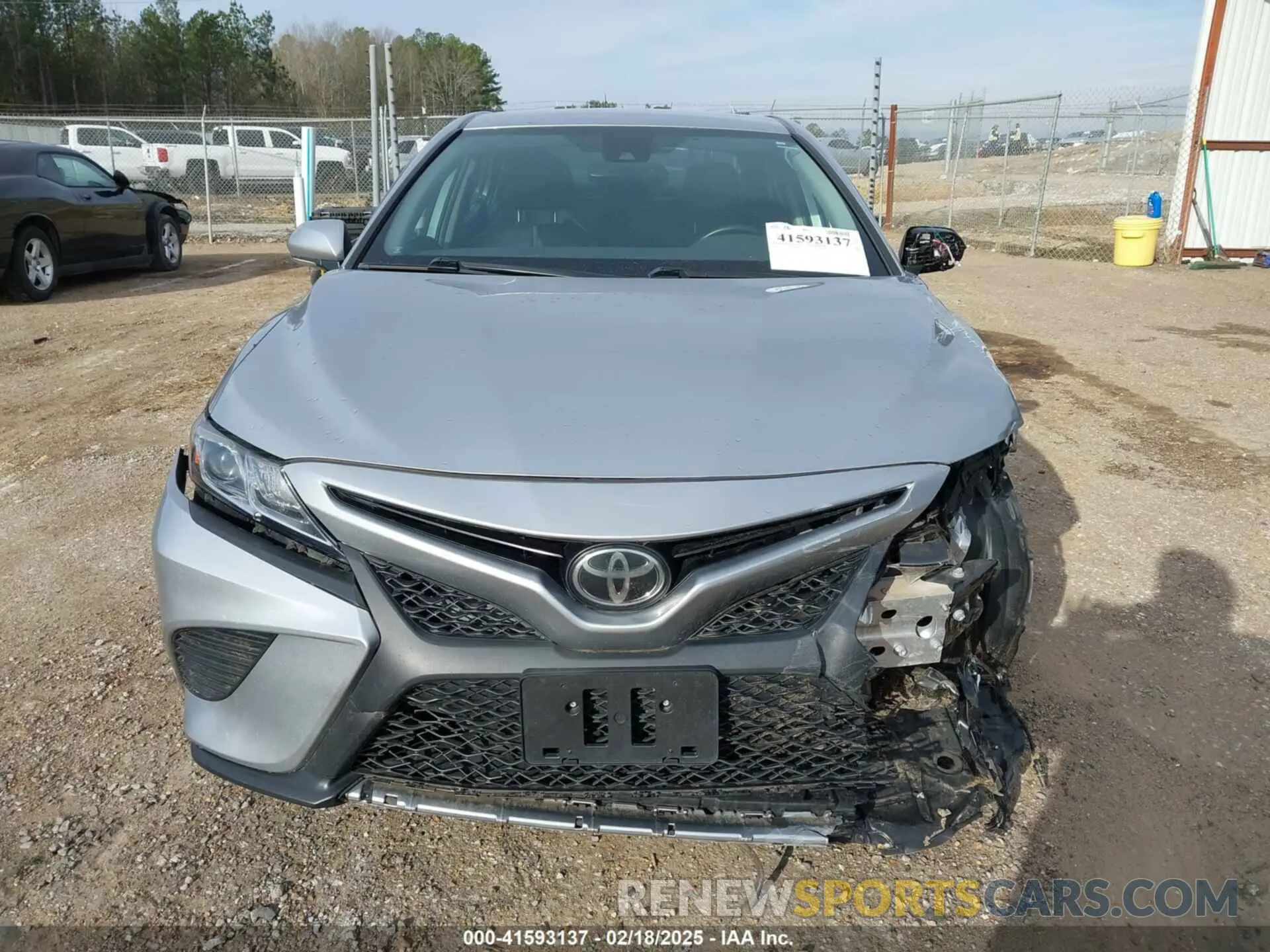 11 Photograph of a damaged car 4T1M11AK2LU869485 TOYOTA CAMRY 2020