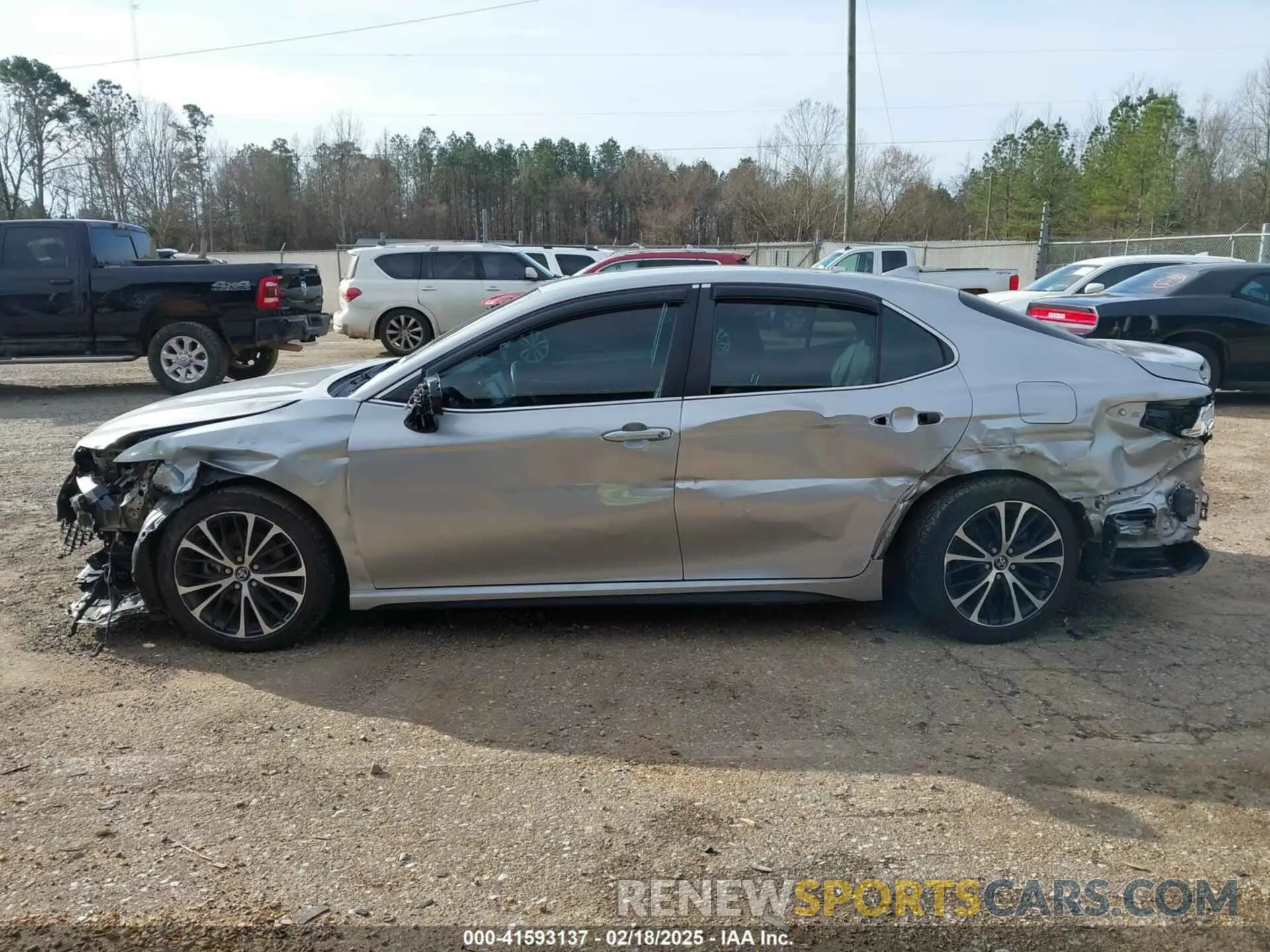 13 Photograph of a damaged car 4T1M11AK2LU869485 TOYOTA CAMRY 2020