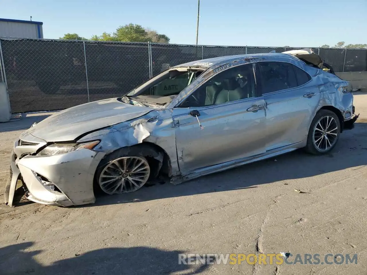 1 Photograph of a damaged car 4T1M11AK2LU882415 TOYOTA CAMRY 2020