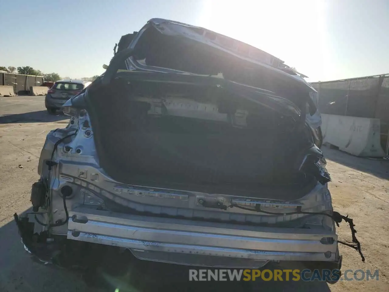 6 Photograph of a damaged car 4T1M11AK2LU882415 TOYOTA CAMRY 2020