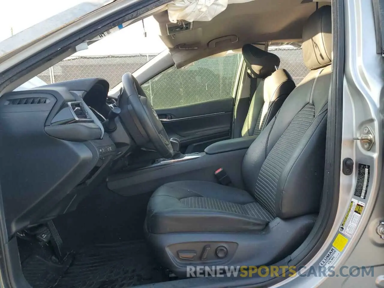 7 Photograph of a damaged car 4T1M11AK2LU882415 TOYOTA CAMRY 2020