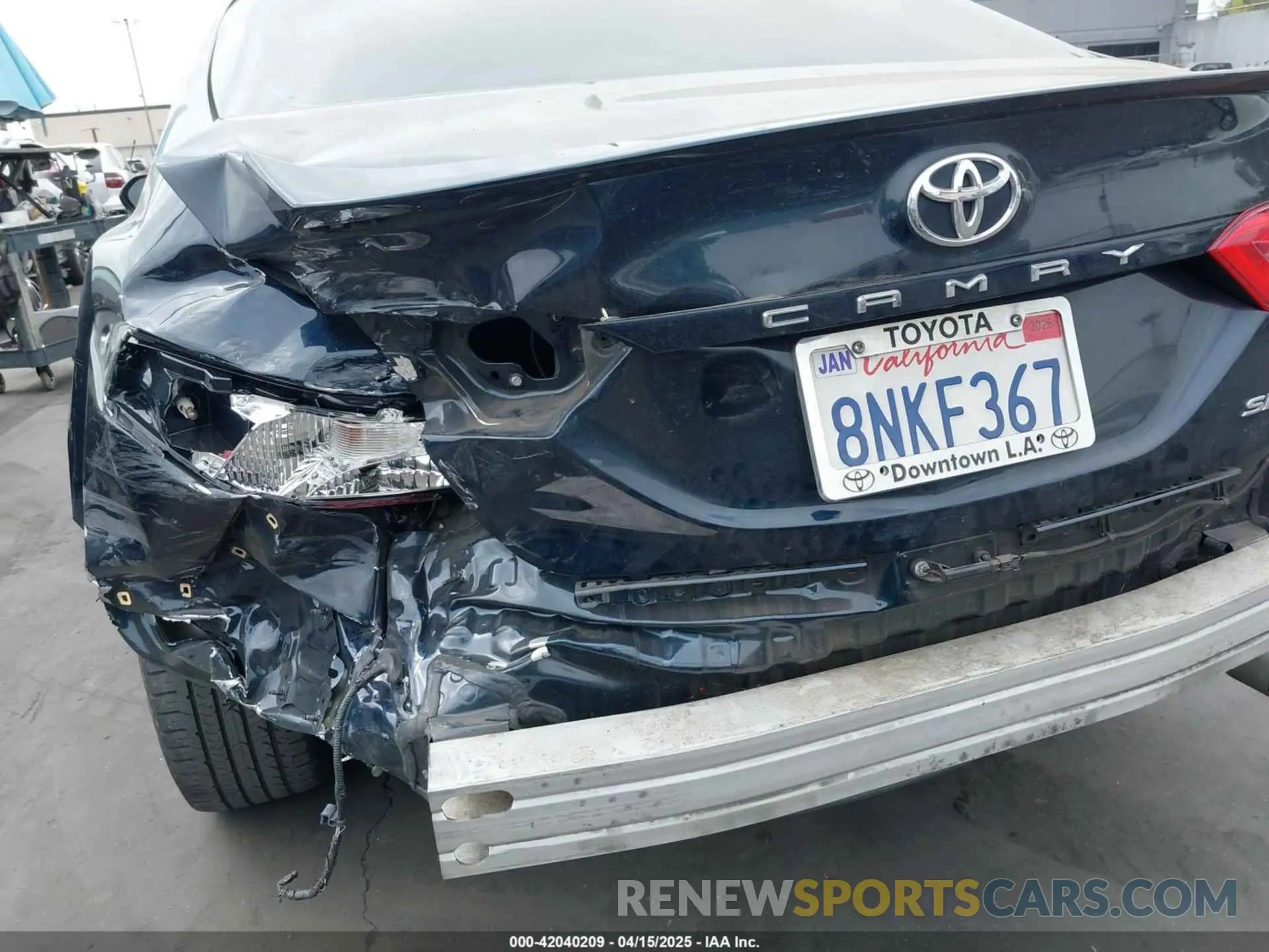 12 Photograph of a damaged car 4T1M11AK2LU900251 TOYOTA CAMRY 2020