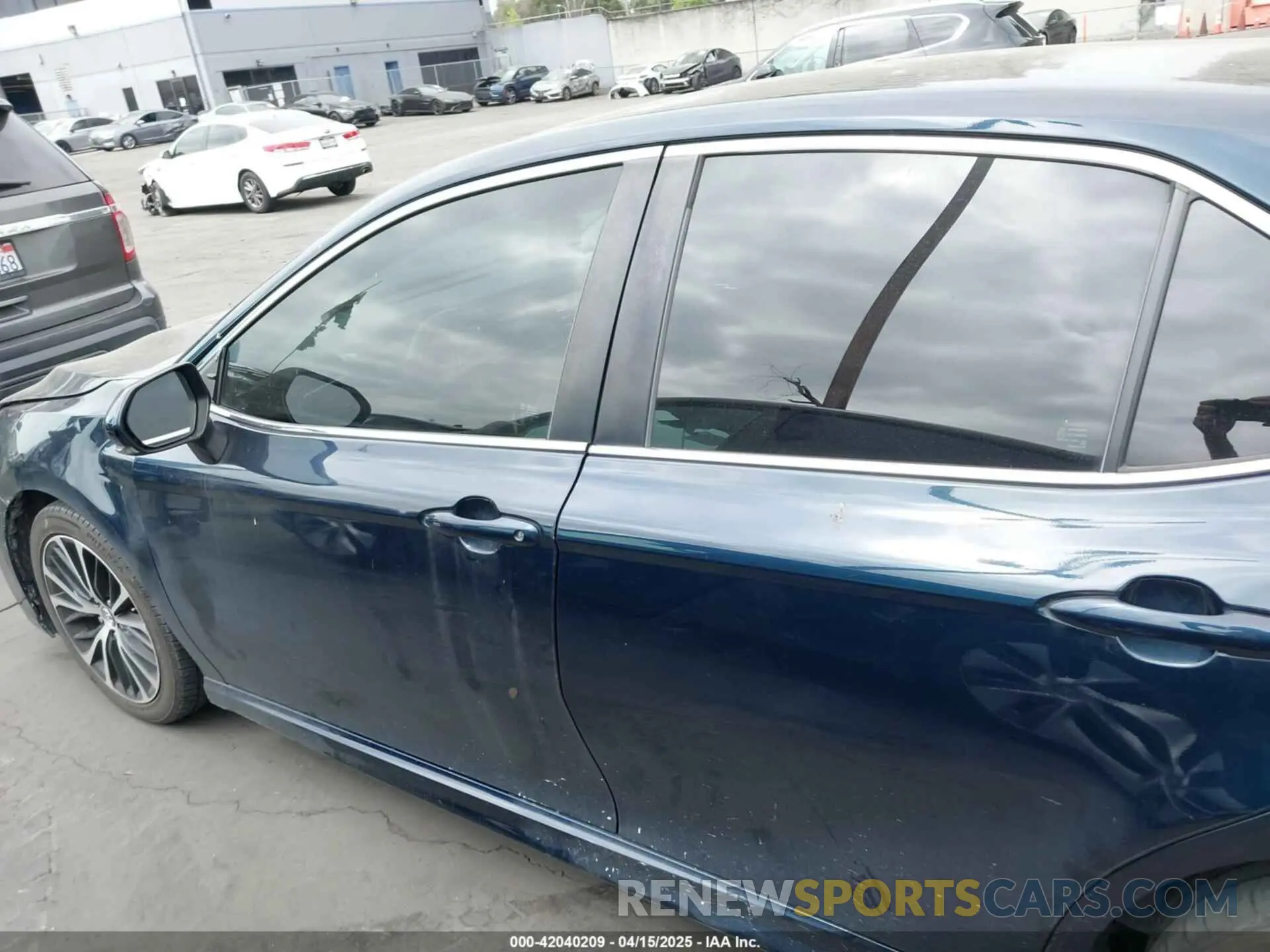 15 Photograph of a damaged car 4T1M11AK2LU900251 TOYOTA CAMRY 2020