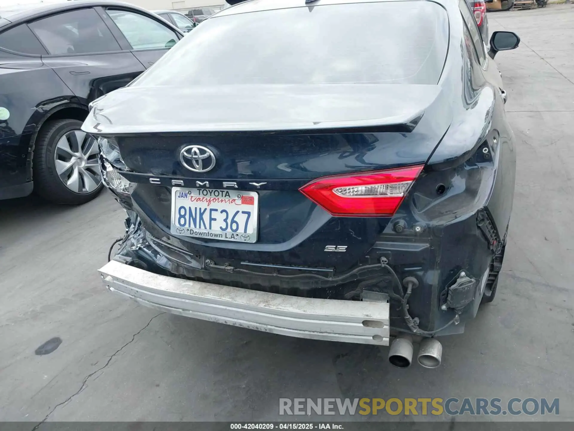 17 Photograph of a damaged car 4T1M11AK2LU900251 TOYOTA CAMRY 2020