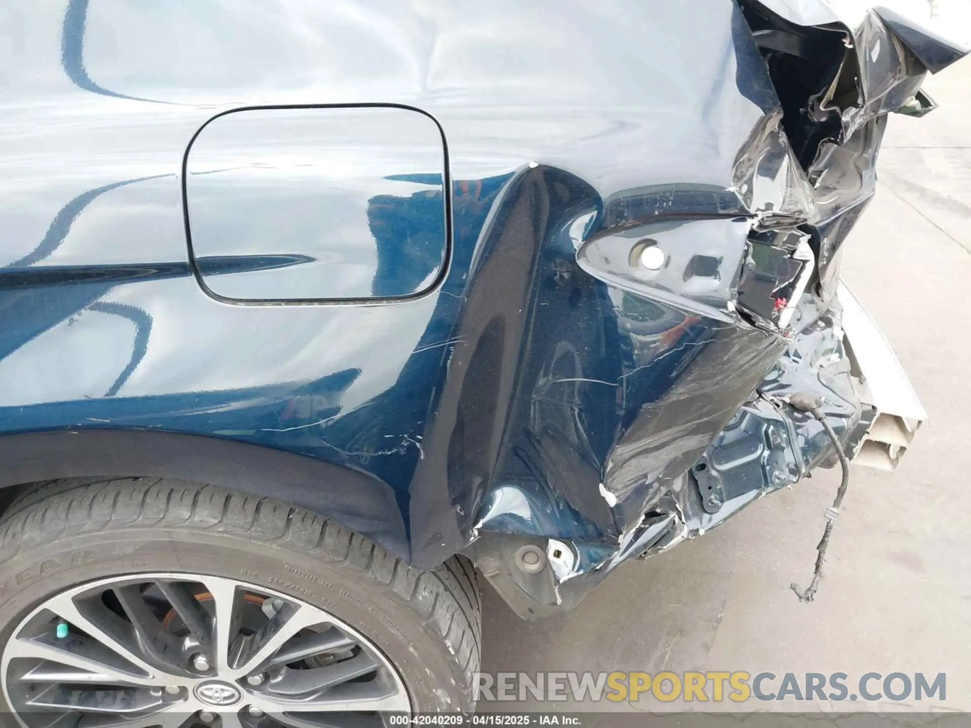 18 Photograph of a damaged car 4T1M11AK2LU900251 TOYOTA CAMRY 2020