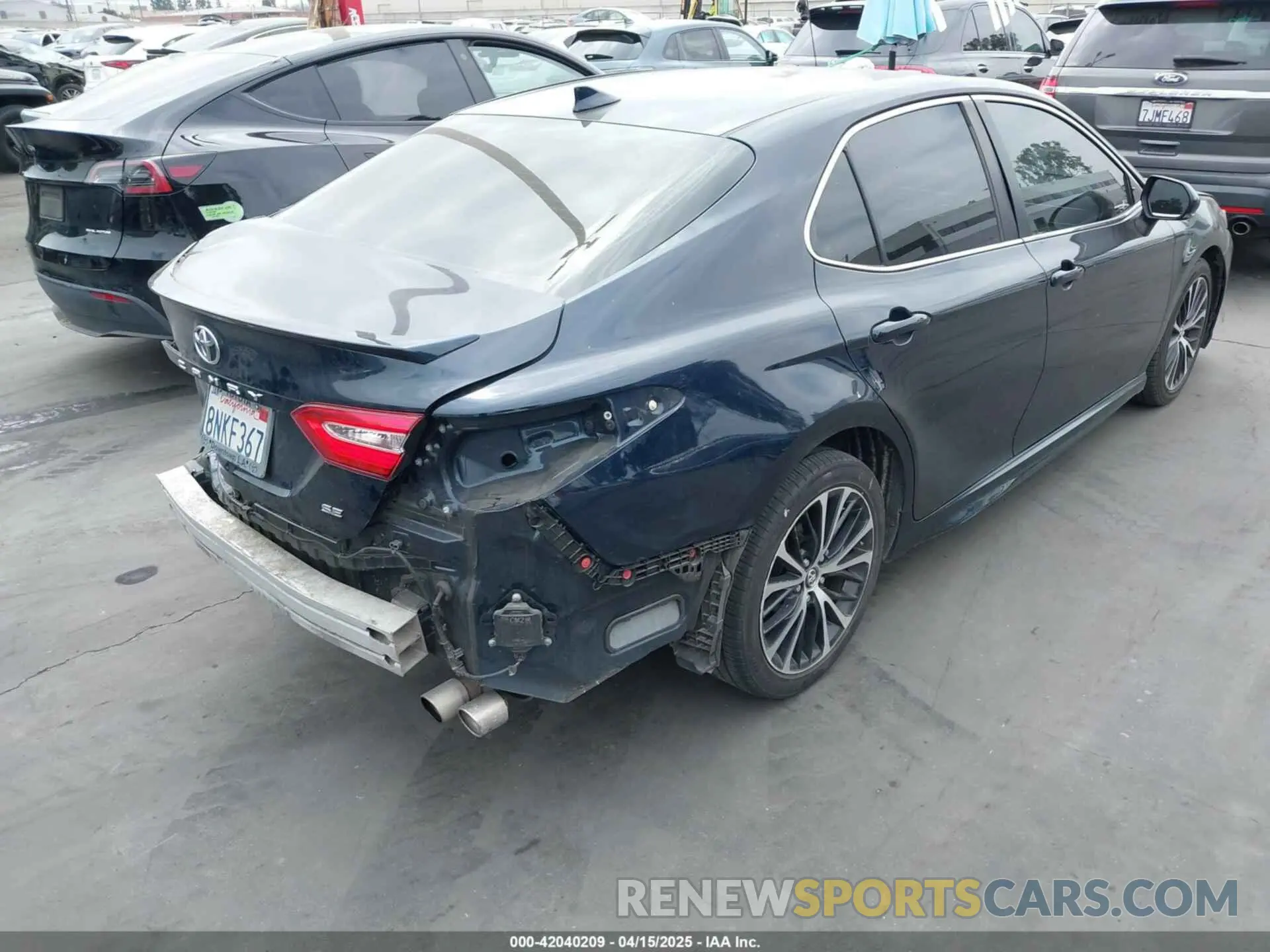 4 Photograph of a damaged car 4T1M11AK2LU900251 TOYOTA CAMRY 2020