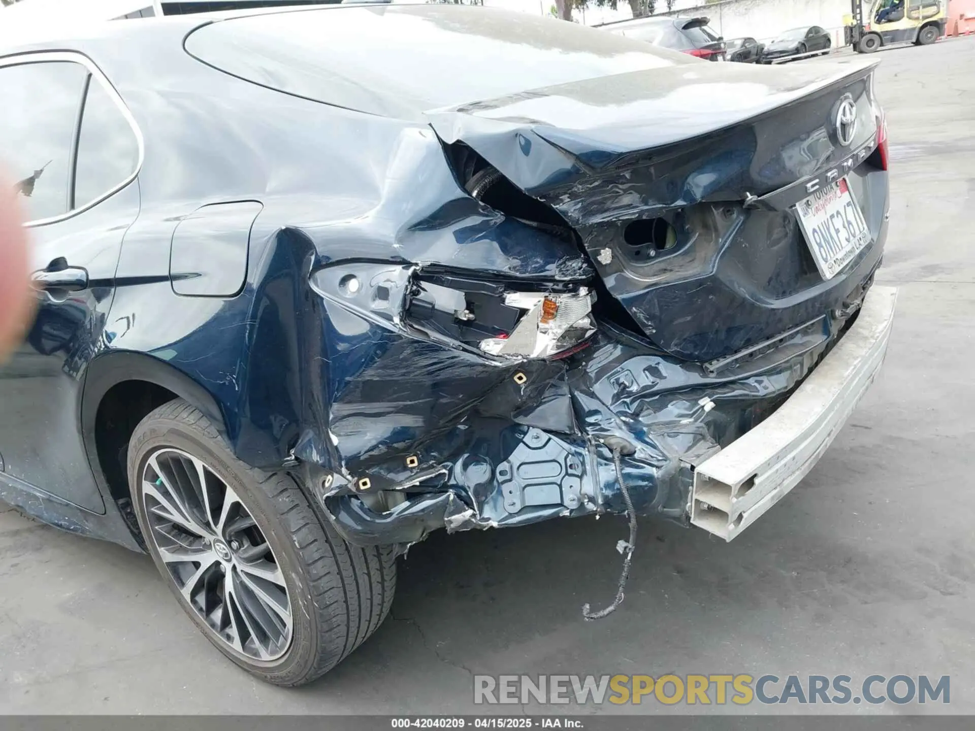 6 Photograph of a damaged car 4T1M11AK2LU900251 TOYOTA CAMRY 2020