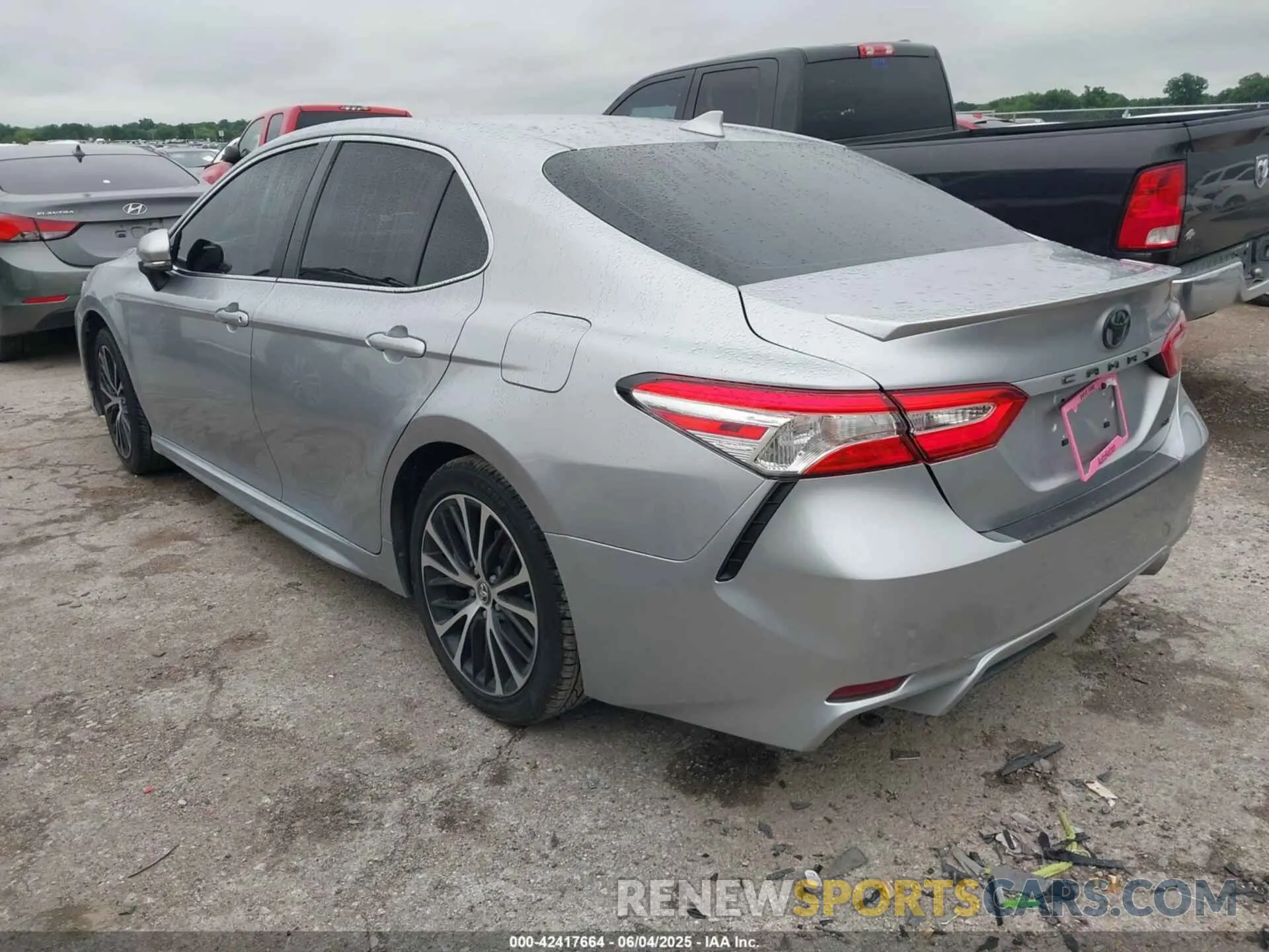 3 Photograph of a damaged car 4T1M11AK2LU903683 TOYOTA CAMRY 2020