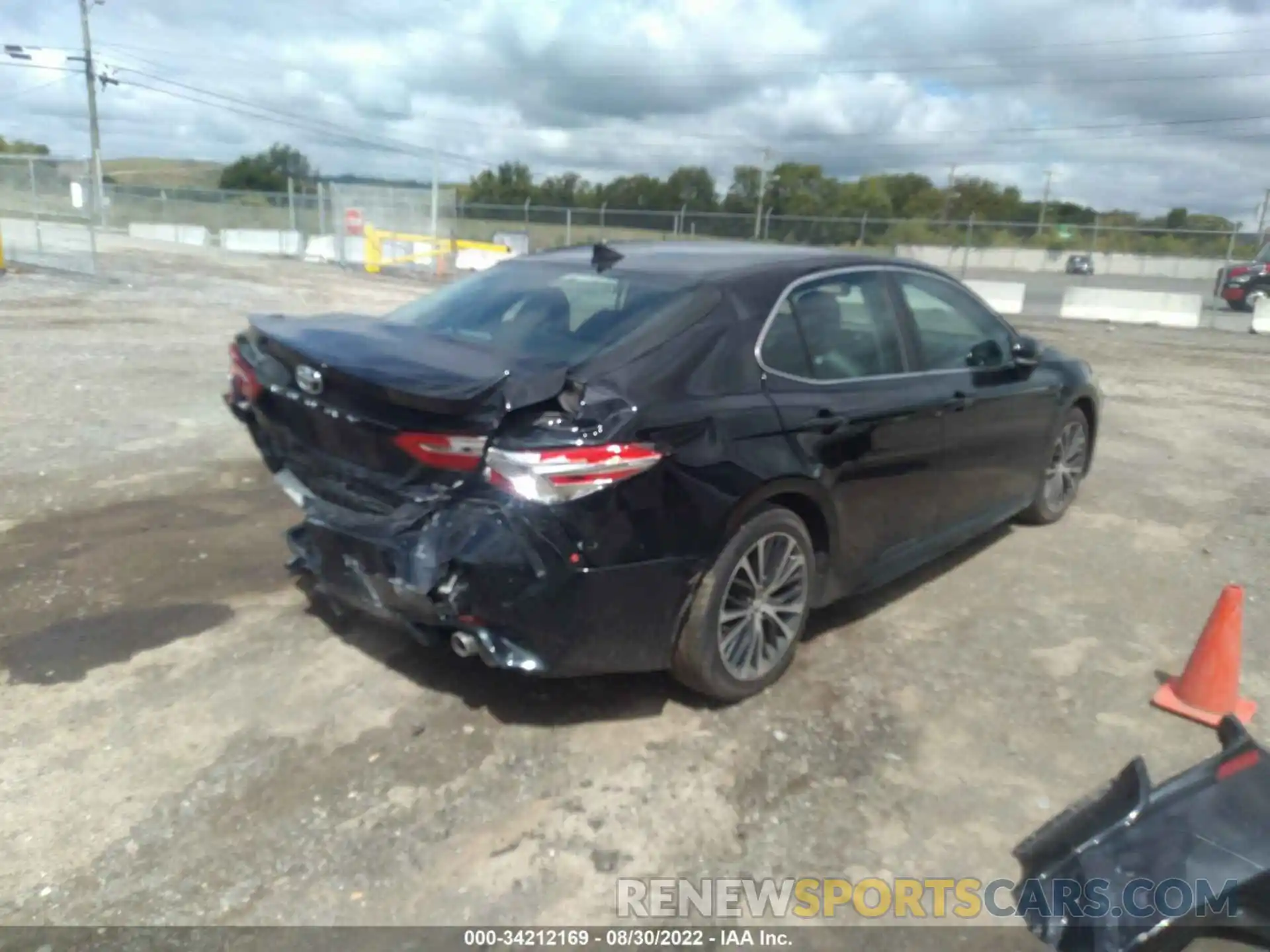 4 Photograph of a damaged car 4T1M11AK2LU921763 TOYOTA CAMRY 2020