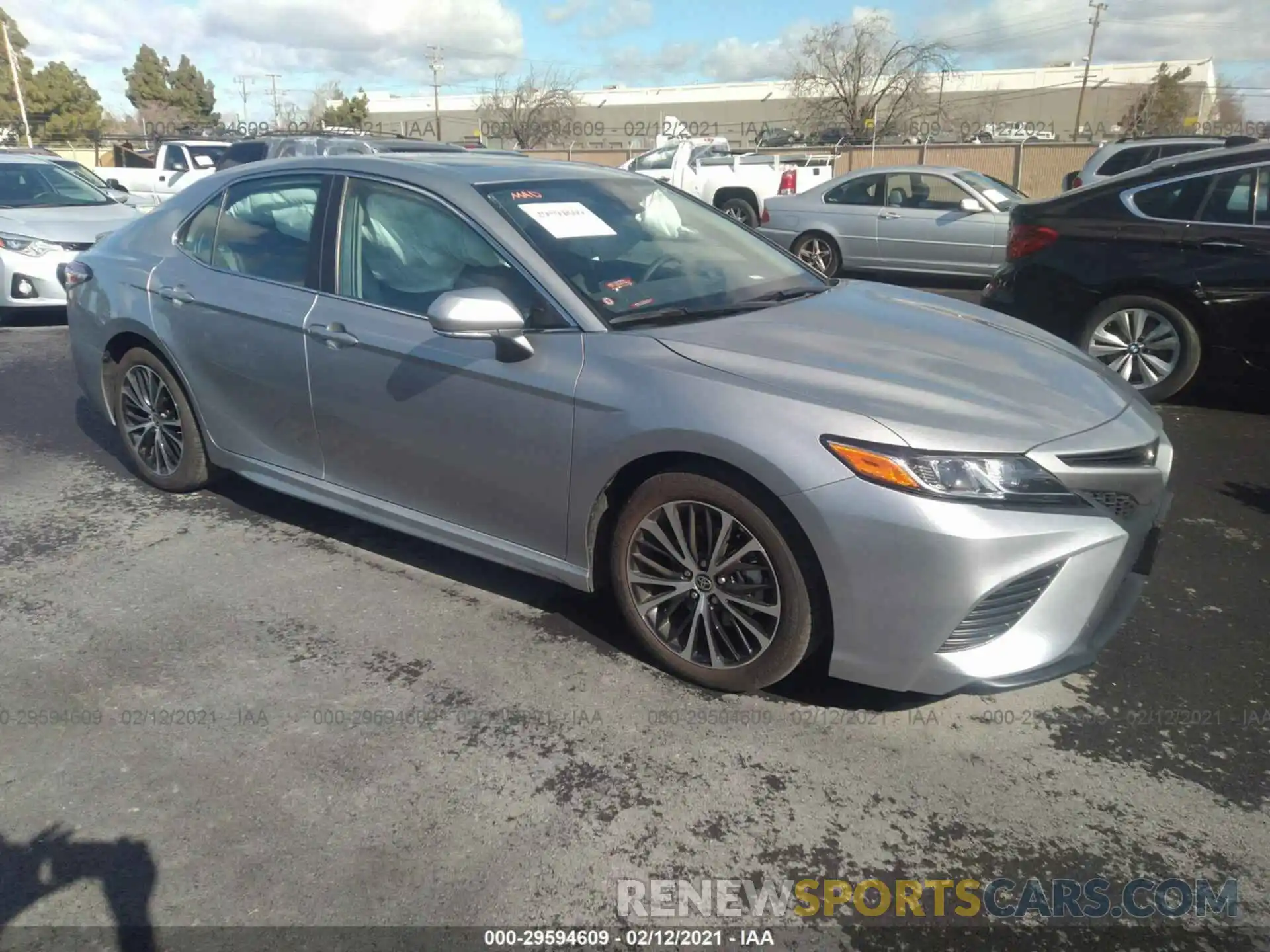 1 Photograph of a damaged car 4T1M11AK2LU948901 TOYOTA CAMRY 2020