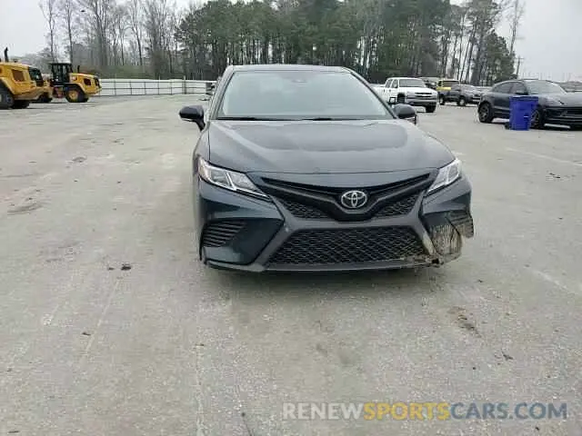 11 Photograph of a damaged car 4T1M11AK2LU955511 TOYOTA CAMRY 2020