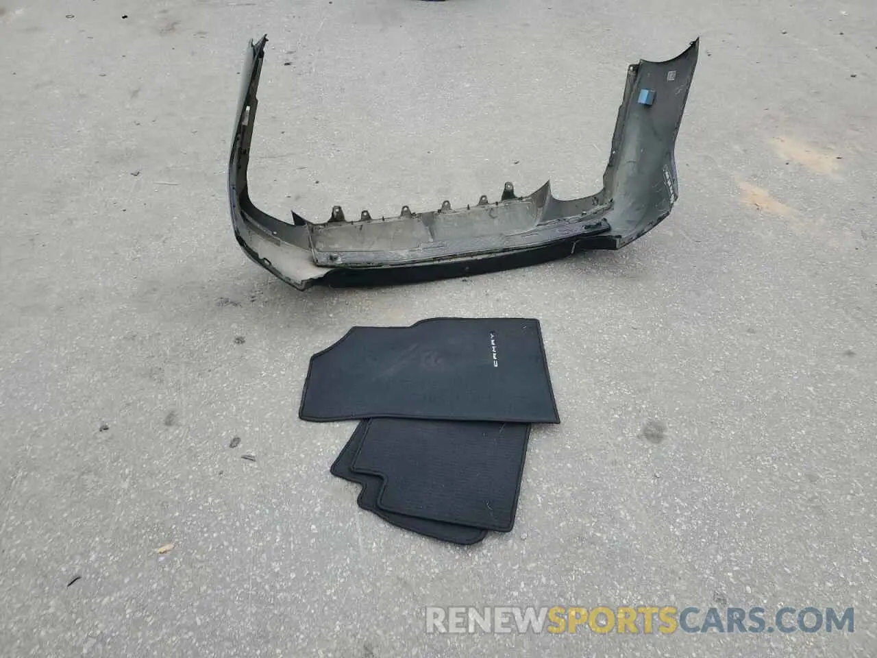 14 Photograph of a damaged car 4T1M11AK2LU955511 TOYOTA CAMRY 2020