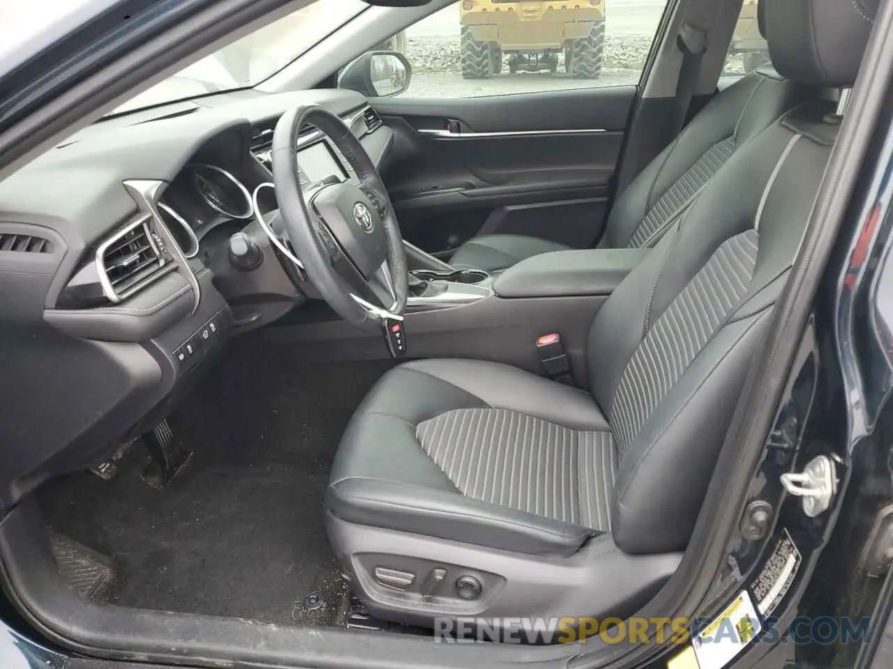 7 Photograph of a damaged car 4T1M11AK2LU955511 TOYOTA CAMRY 2020