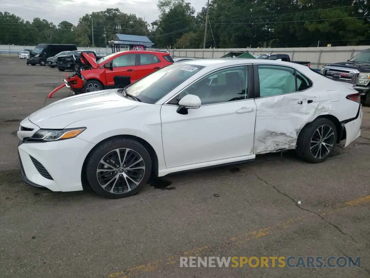 1 Photograph of a damaged car 4T1M11AK2LU980618 TOYOTA CAMRY 2020