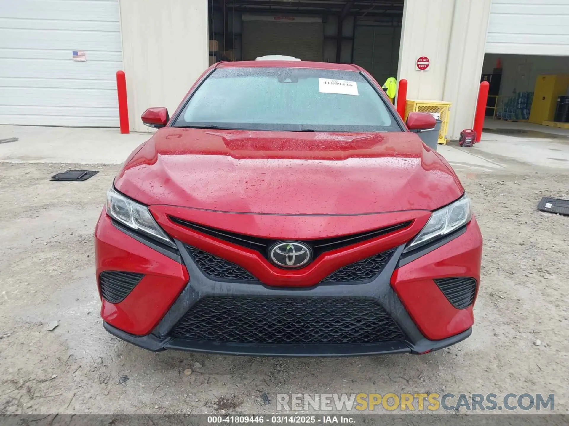 12 Photograph of a damaged car 4T1M11AK3LU364667 TOYOTA CAMRY 2020