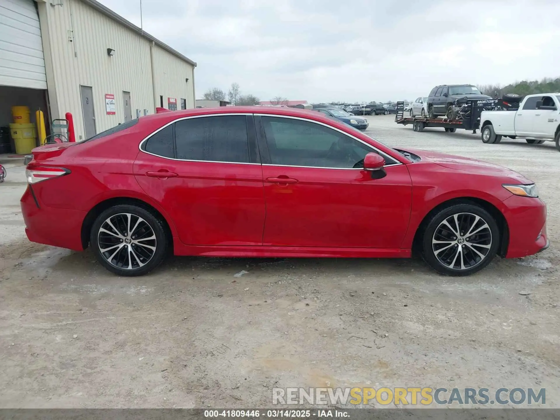 13 Photograph of a damaged car 4T1M11AK3LU364667 TOYOTA CAMRY 2020