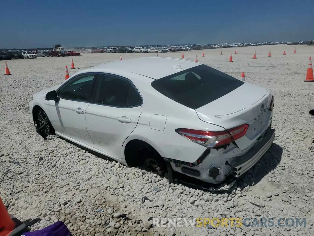 2 Photograph of a damaged car 4T1M11AK3LU389424 TOYOTA CAMRY 2020