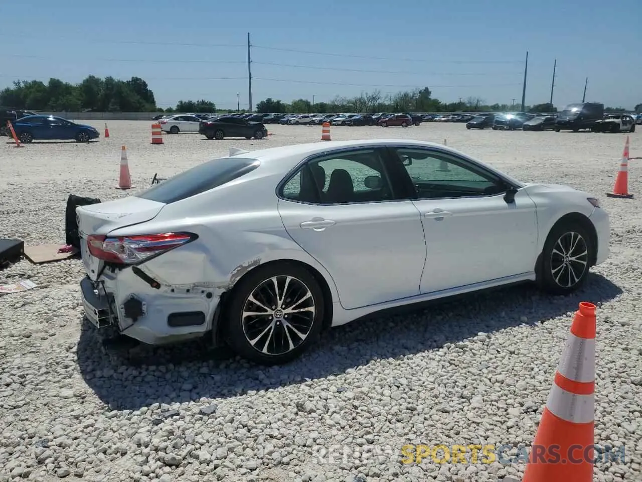 3 Photograph of a damaged car 4T1M11AK3LU389424 TOYOTA CAMRY 2020