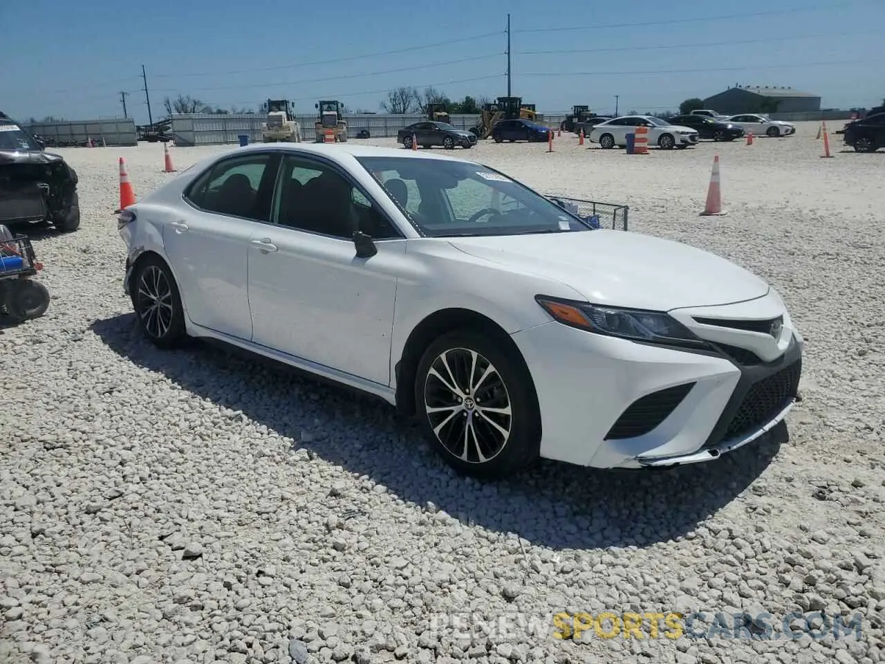 4 Photograph of a damaged car 4T1M11AK3LU389424 TOYOTA CAMRY 2020