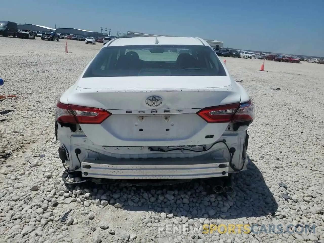6 Photograph of a damaged car 4T1M11AK3LU389424 TOYOTA CAMRY 2020