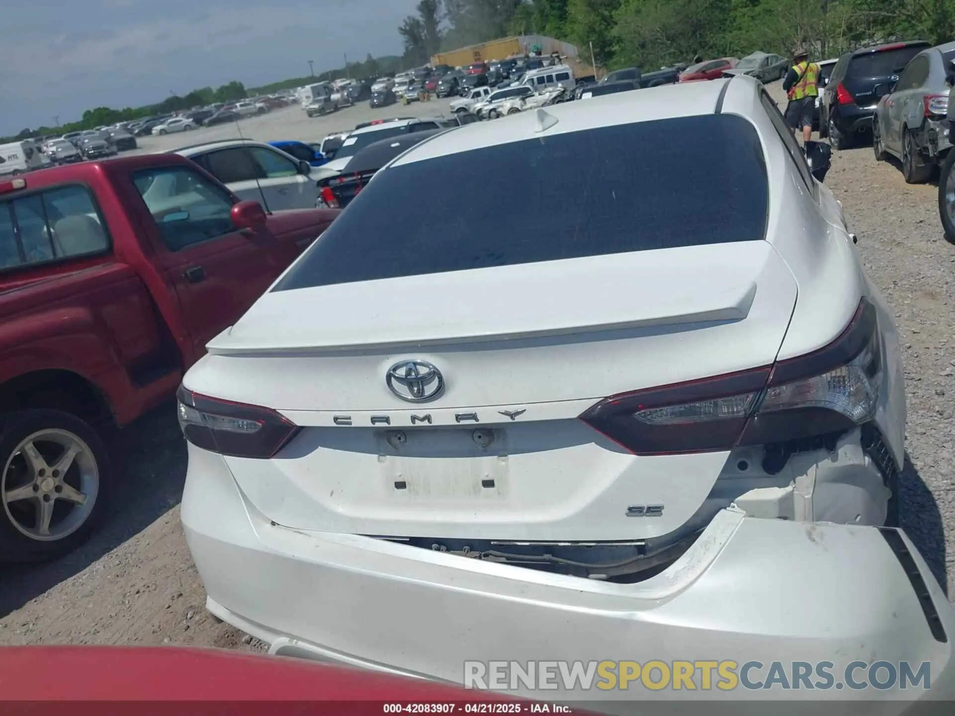 16 Photograph of a damaged car 4T1M11AK3LU862528 TOYOTA CAMRY 2020