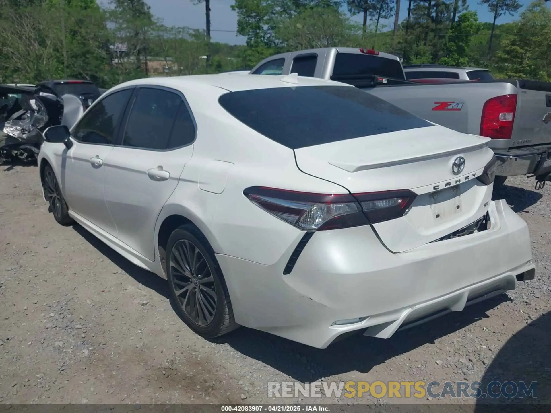3 Photograph of a damaged car 4T1M11AK3LU862528 TOYOTA CAMRY 2020