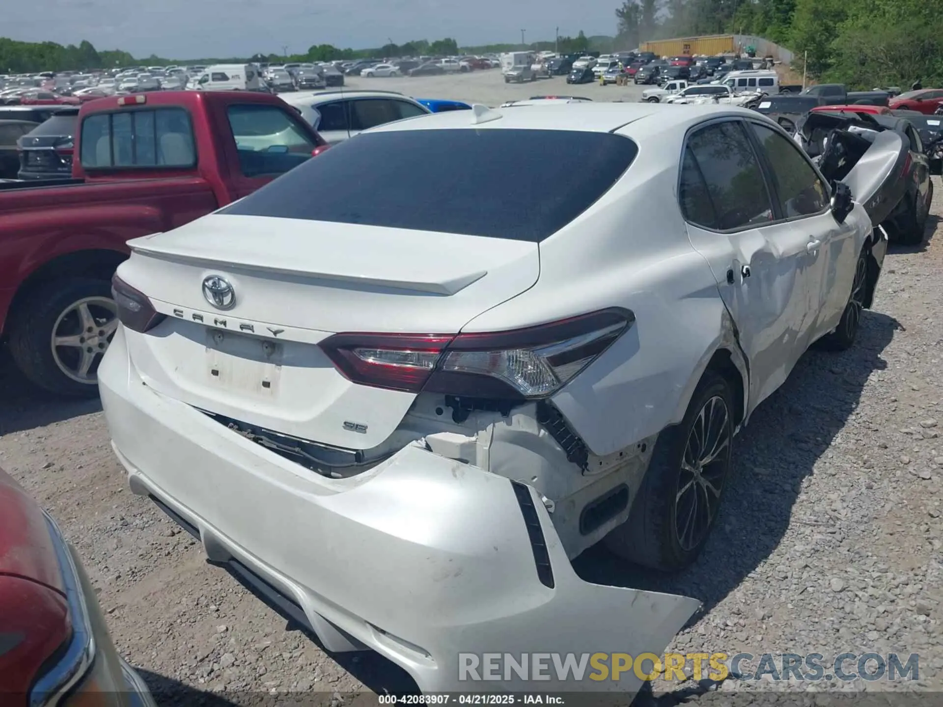 4 Photograph of a damaged car 4T1M11AK3LU862528 TOYOTA CAMRY 2020