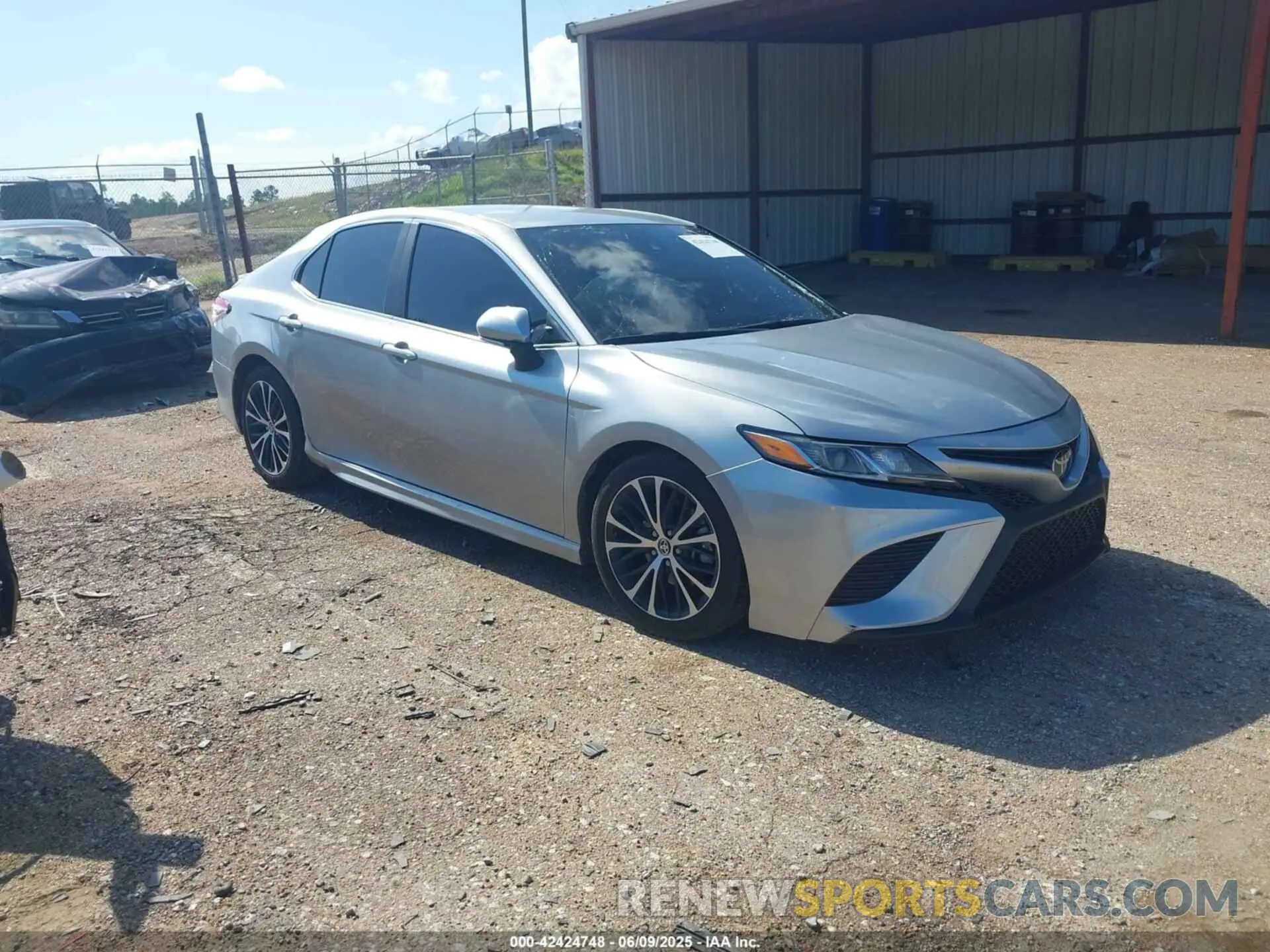 1 Photograph of a damaged car 4T1M11AK3LU988453 TOYOTA CAMRY 2020