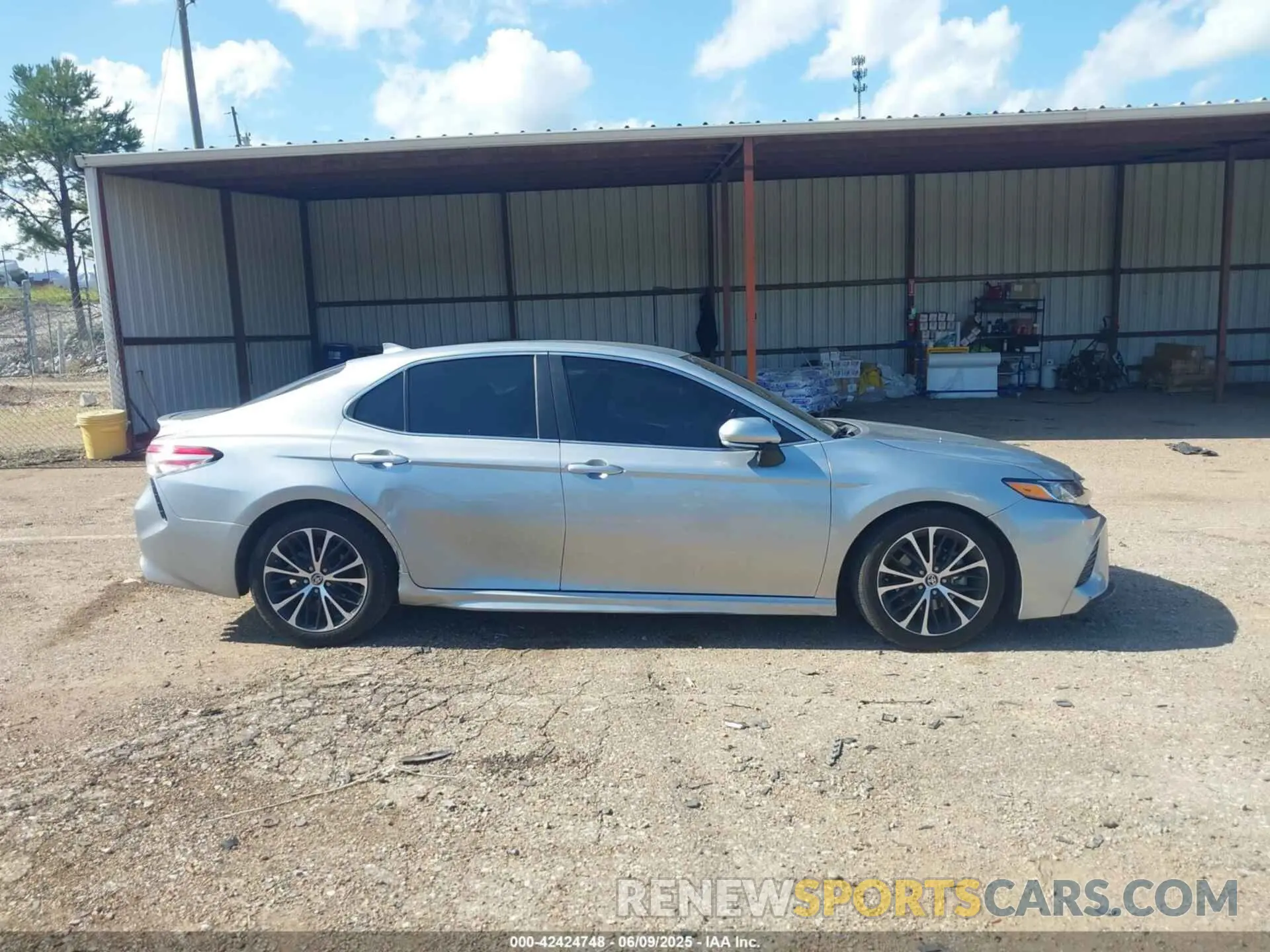12 Photograph of a damaged car 4T1M11AK3LU988453 TOYOTA CAMRY 2020