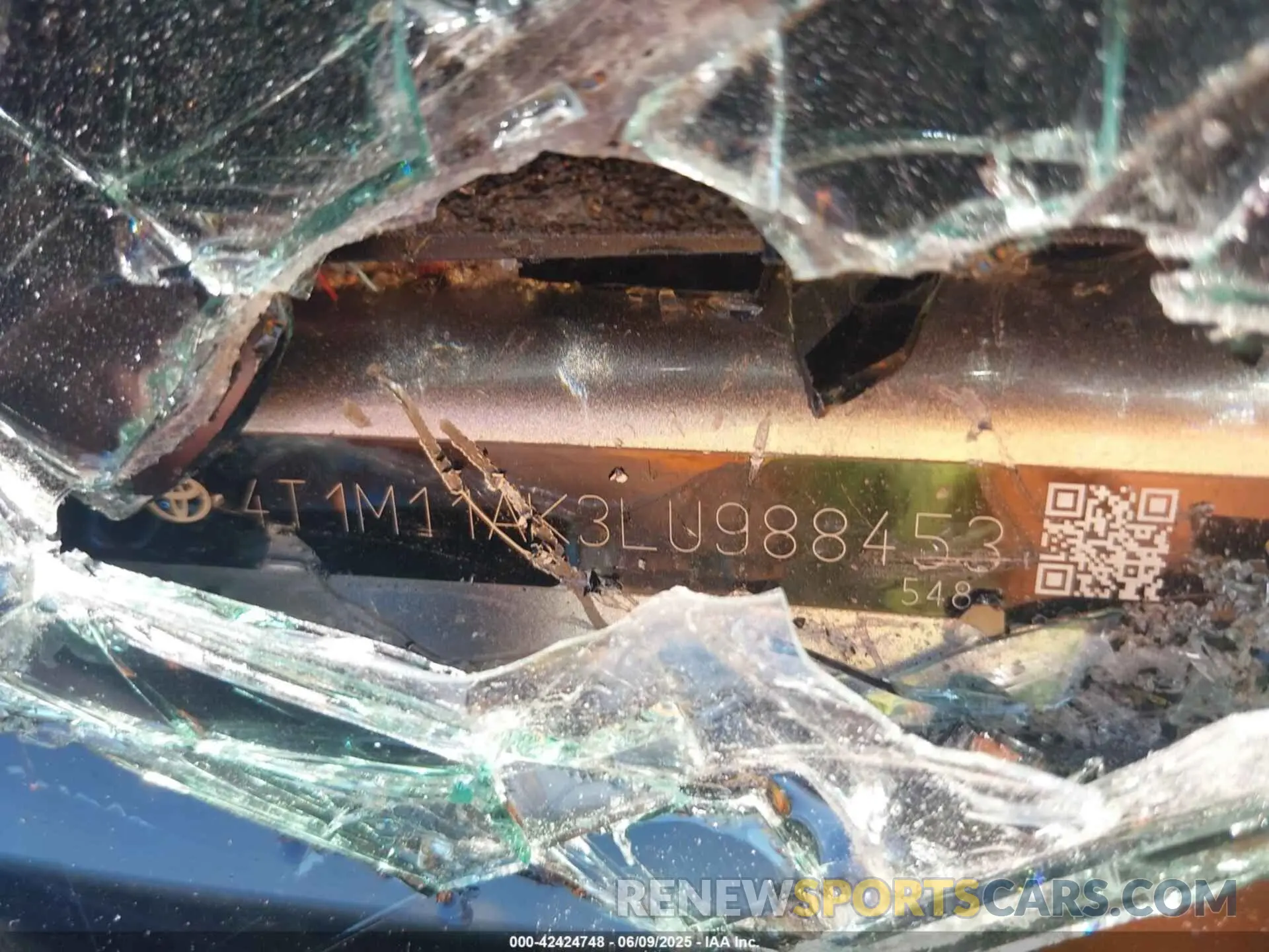 9 Photograph of a damaged car 4T1M11AK3LU988453 TOYOTA CAMRY 2020