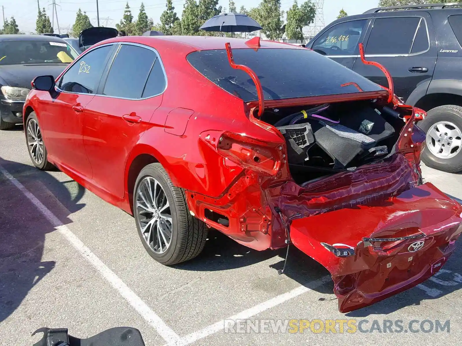 3 Photograph of a damaged car 4T1M11AK4LU320287 TOYOTA CAMRY 2020