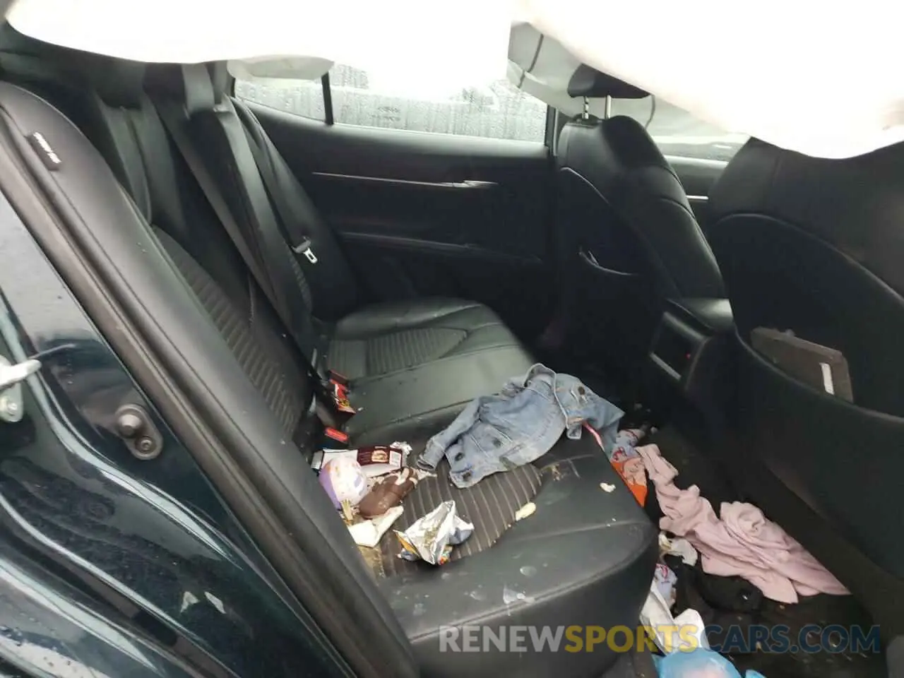 10 Photograph of a damaged car 4T1M11AK4LU385950 TOYOTA CAMRY 2020
