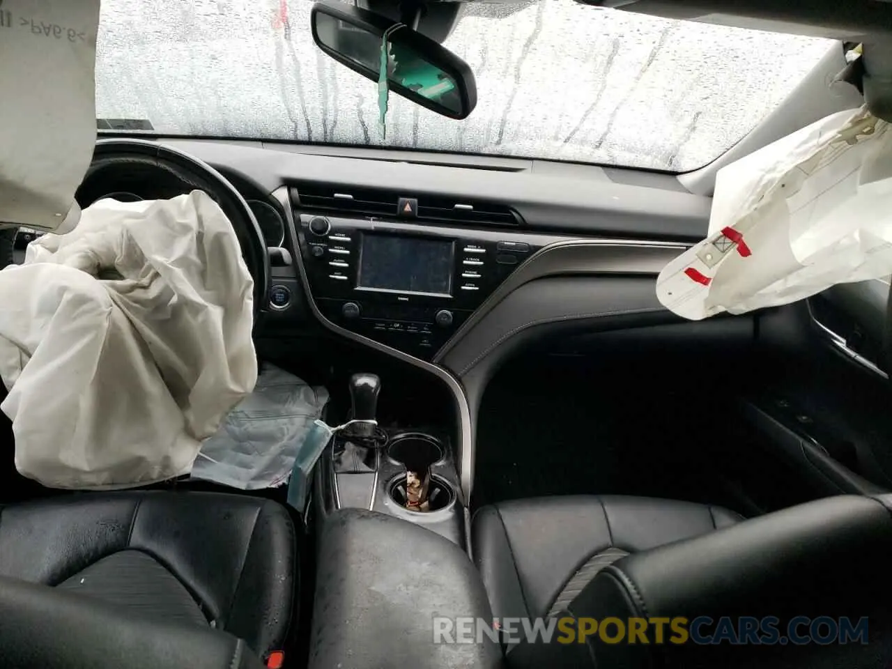 8 Photograph of a damaged car 4T1M11AK4LU385950 TOYOTA CAMRY 2020