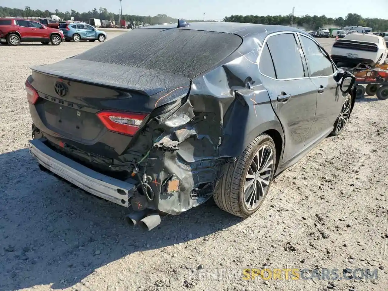 4 Photograph of a damaged car 4T1M11AK4LU387763 TOYOTA CAMRY 2020