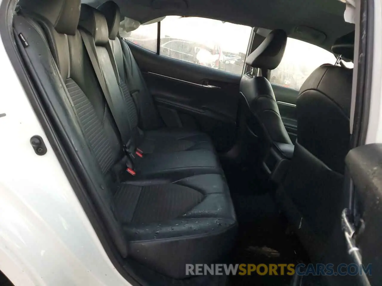 10 Photograph of a damaged car 4T1M11AK4LU399895 TOYOTA CAMRY 2020