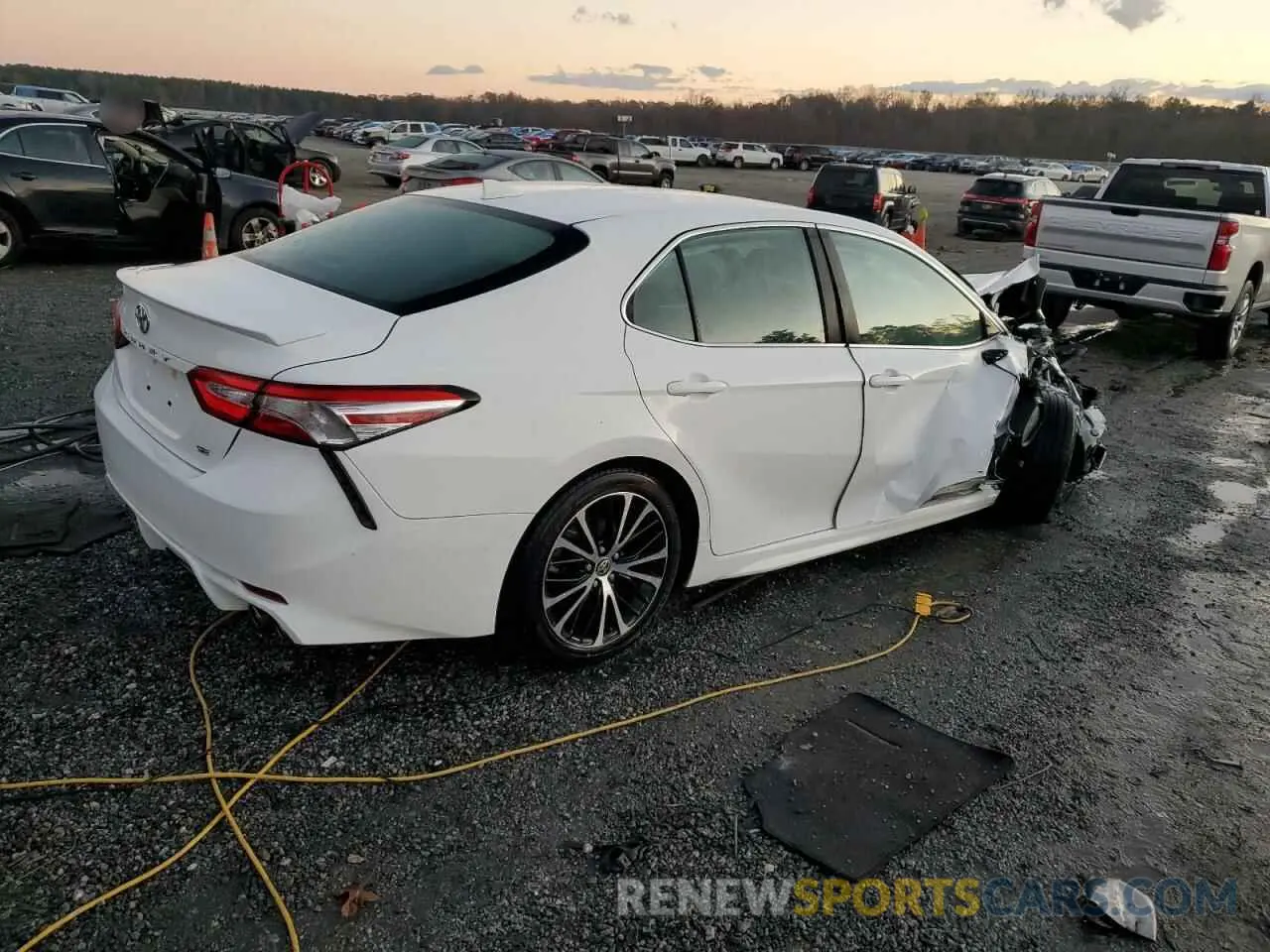 3 Photograph of a damaged car 4T1M11AK4LU399895 TOYOTA CAMRY 2020